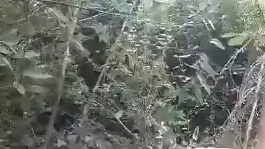 Outdoor Assamese sex MMS of a couple from a jungle