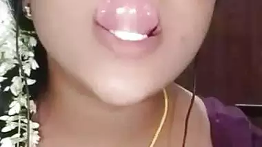 Telugu Chamet girl shows big laddoos on live chat