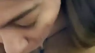 Sexy nude babe gives a desi blowjob to her guy