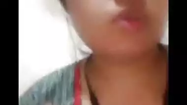 Big melons girlfriend topless viral video call