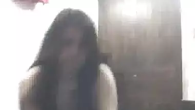 Beautiful girl show her phudi 