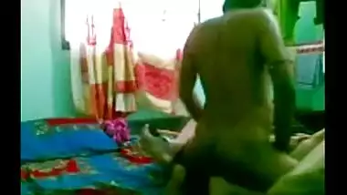 Desi home sex video of tempting Surat bhabhi Lia