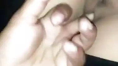 Hot Bangladesh sex video of a Muslim girl getting fingered