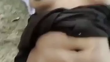 Tamil girl outdoor fucking on the rocks with boyfriend