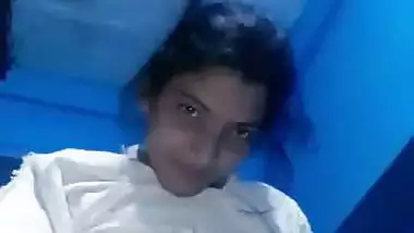 Desi nude Bihari girl shows her tight boobs to her lover